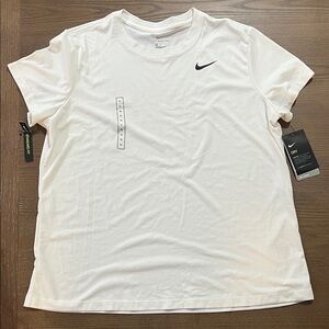 Nike Women’s Standard Fit XL White Tee  |  NWT
